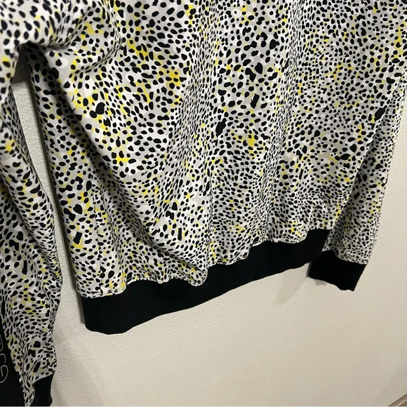 Goldsheep Animal Print Light Track Jacket
Lightweight Yellow Black Spot - Picture 12 of 12